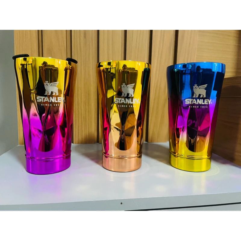 COPO TÉRMICO DE 502 ML TAMPA COM ABRIDOR DE GARRAFA.